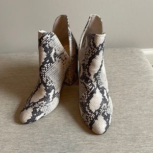 Never worn Steve Madden bootie